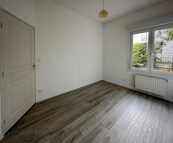 Appartement Chartres 2 pièce(s) 49.27 m2 AVEC JARDIN ET BOX FERME