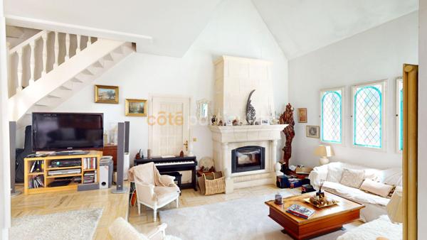 Vente
                Maison204 m² - 8 Pièces -
                    GIF SUR YVETTE (91190)