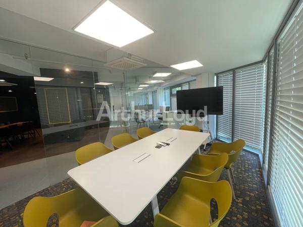 Location bureaux 366 m² équipés à Lille - Surfaces divisibles et climatisée