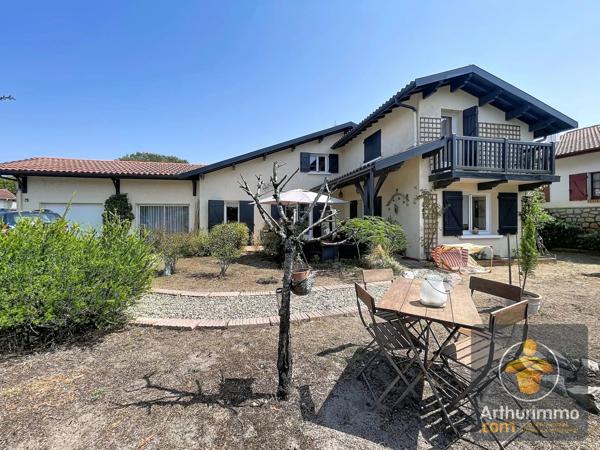 Vente                                                      Maison
                        
                     6 pièces                      137 m2                     à Mimizan
