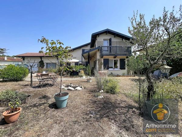 Vente                                                      Maison
                        
                     6 pièces                      137 m2                     à Mimizan