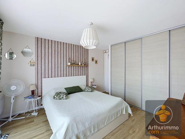 Vente                                                      Maison
                        
                     6 pièces                      137 m2                     à Mimizan