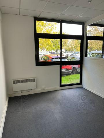 À LOUER Bureaux 41 m² en rez-de-chaussée Vannes, centre d'affaires