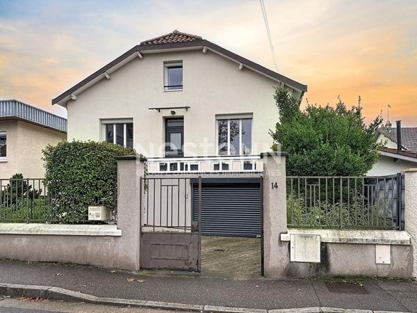 Maison indépendante de 1930 Rénovée avec garage 4 chambres - 69500 BRON