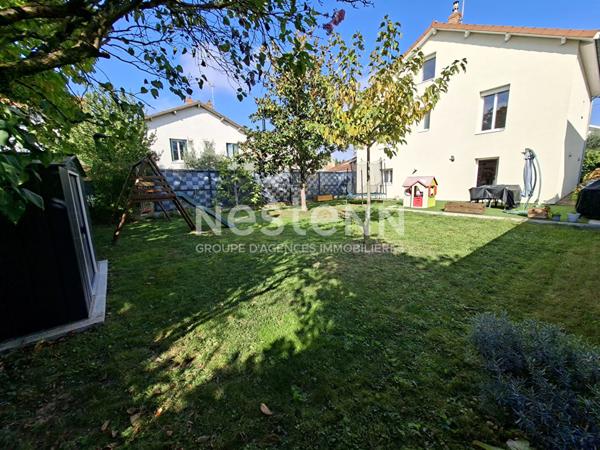 Maison indépendante de 1930 Rénovée avec garage 4 chambres - 69500 BRON