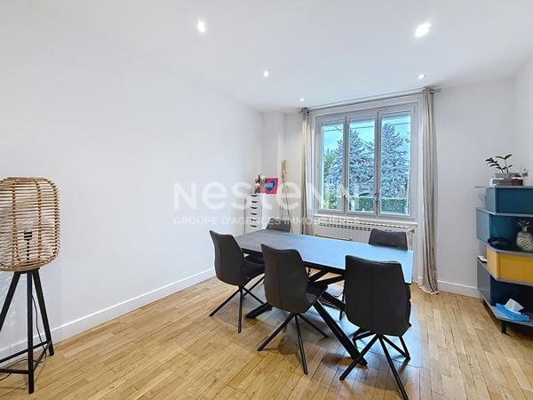 Maison indépendante de 1930 Rénovée avec garage 4 chambres - 69500 BRON