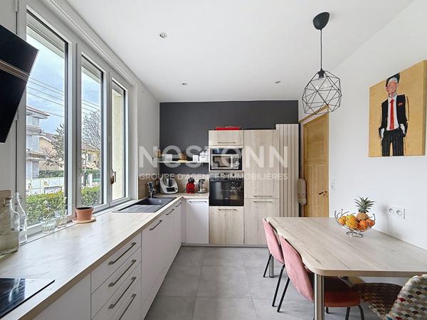 Maison indépendante de 1930 Rénovée avec garage 4 chambres - 69500 BRON