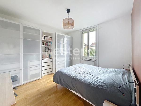 Maison indépendante de 1930 Rénovée avec garage 4 chambres - 69500 BRON