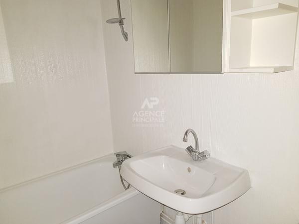 Appartement Cergy 1 pièce(s) 39,40 m2

Loyer €779/mois charges comprises **

- Ref : MG11038