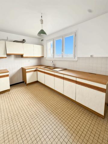 ROSNY SOUS BOIS (RER E à 4 minutes et Métro Ligne 11 à 11 minutes)