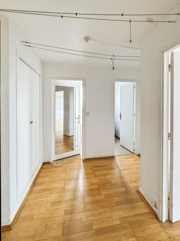 ROSNY SOUS BOIS (RER E à 4 minutes et Métro Ligne 11 à 11 minutes)