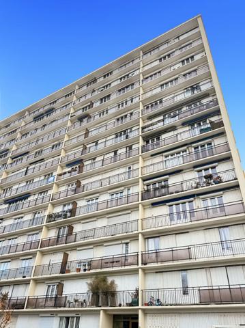 ROSNY SOUS BOIS (RER E à 4 minutes et Métro Ligne 11 à 11 minutes)