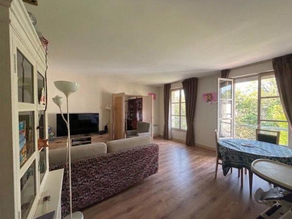Location                                                      Appartement
                        
                     5 pièces                      113 m2                     à Chartres