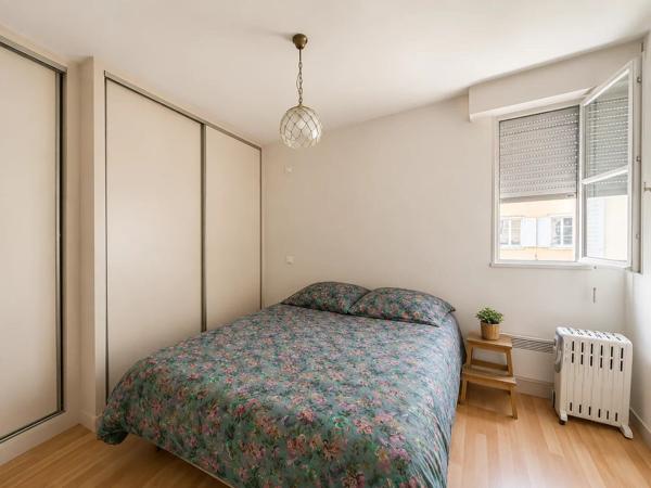 Location                                                      Appartement
                        
                     5 pièces                      113 m2                     à Chartres