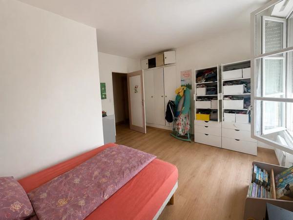 Location                                                      Appartement
                        
                     5 pièces                      113 m2                     à Chartres
