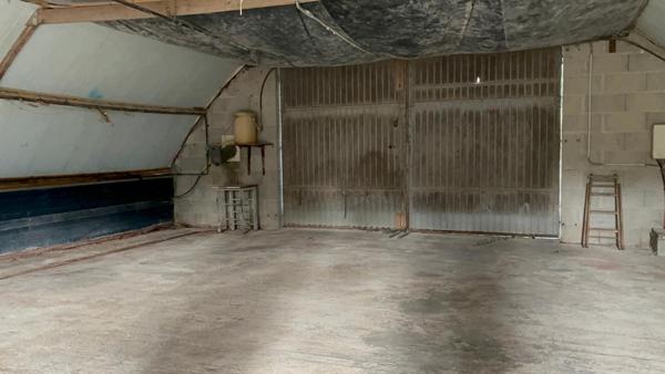 Idéal élevage de volailles ou chevaux : vend maisonnette et 3 grands tunnels d'élevage plus volière