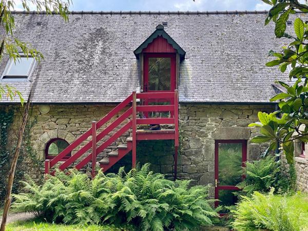 Ensemble de bâtisses en pierre:  VENTE A TERME LIBRE