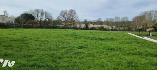 COMMUNE DE CHAMPDENIERS, terrain constructible de 1537 m²