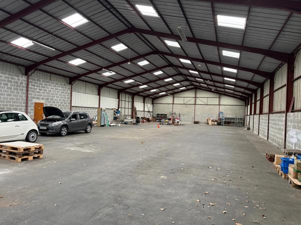 À VENDRE – MURS D’ENTREPÔT AVEC BUREAUX – 950 m² – SECTEUR PAU EST