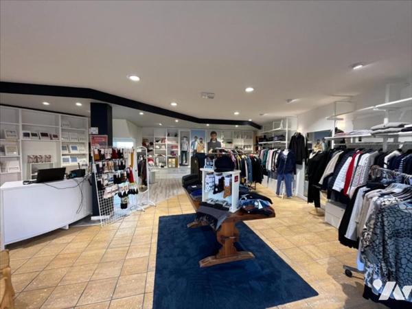 Immeuble à usage mixte commerce et habiatation Callac