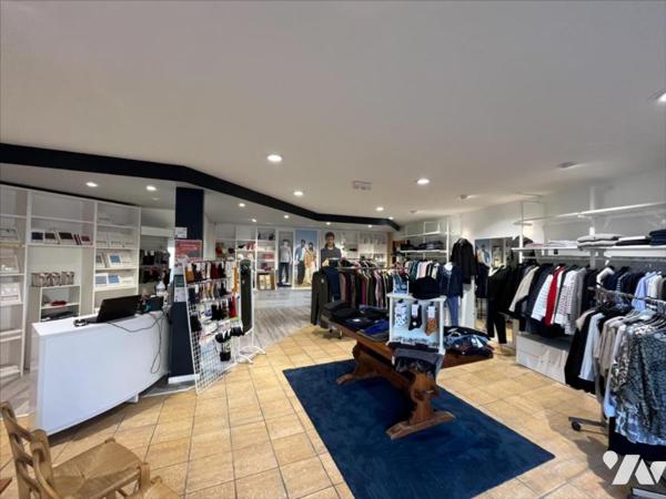 Immeuble à usage mixte commerce et habiatation Callac