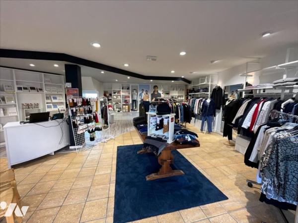 Immeuble à usage mixte commerce et habiatation Callac