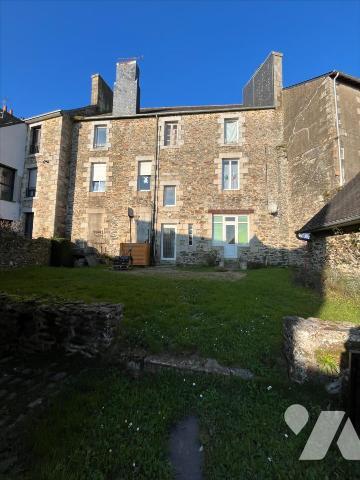 Immeuble à usage mixte commerce et habiatation Callac