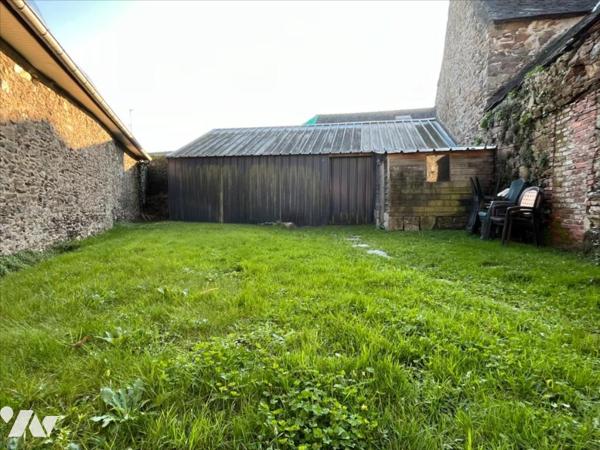 Immeuble à usage mixte commerce et habiatation Callac