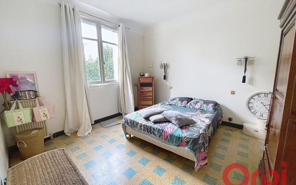 Maison à vendre    5 pièces •  Marseille 12