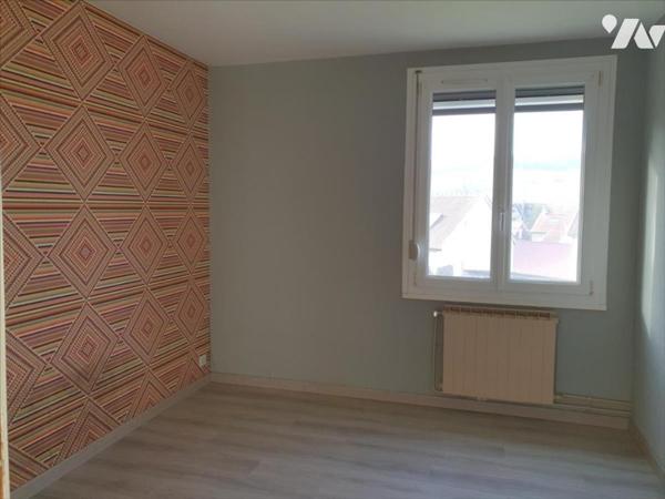 Situé Dans immeuble en copropriété, Au 1er étage, Appart de type F3 - lumineux et en parfait ét...