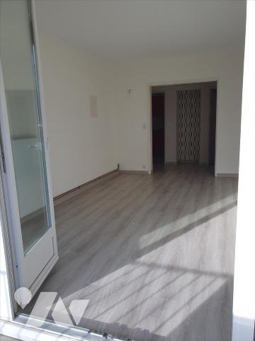 Situé Dans immeuble en copropriété, Au 1er étage, Appart de type F3 - lumineux et en parfait ét...