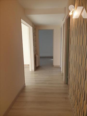 Situé Dans immeuble en copropriété, Au 1er étage, Appart de type F3 - lumineux et en parfait ét...