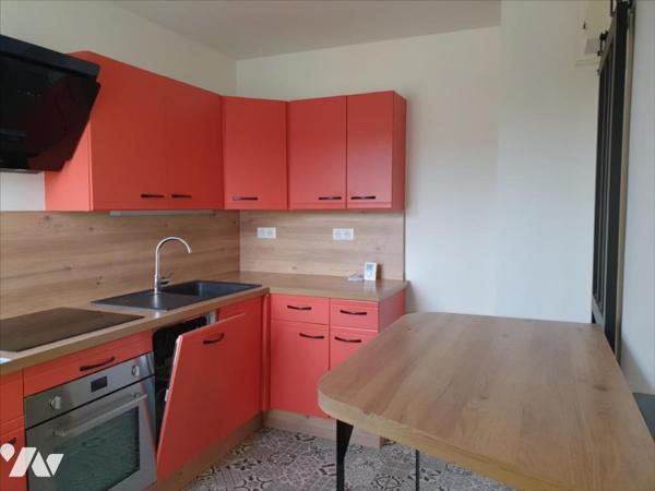 Situé Dans immeuble en copropriété, Au 1er étage, Appart de type F3 - lumineux et en parfait ét...