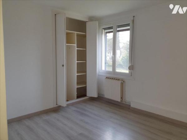 Situé Dans immeuble en copropriété, Au 1er étage, Appart de type F3 - lumineux et en parfait ét...