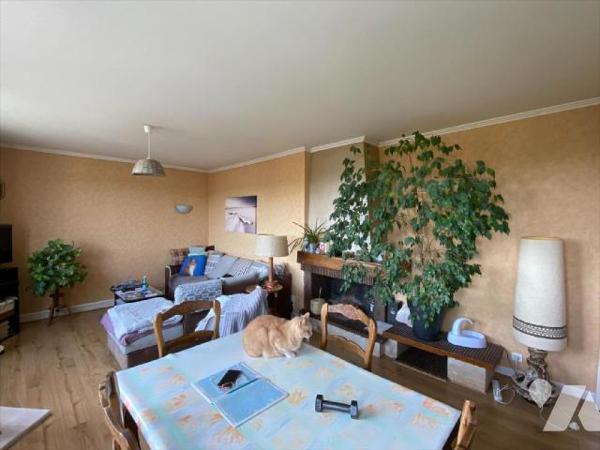 AURILLAC, appartement à vendre avec locataire en place, au 2ème étage d'une résidence en coprop...