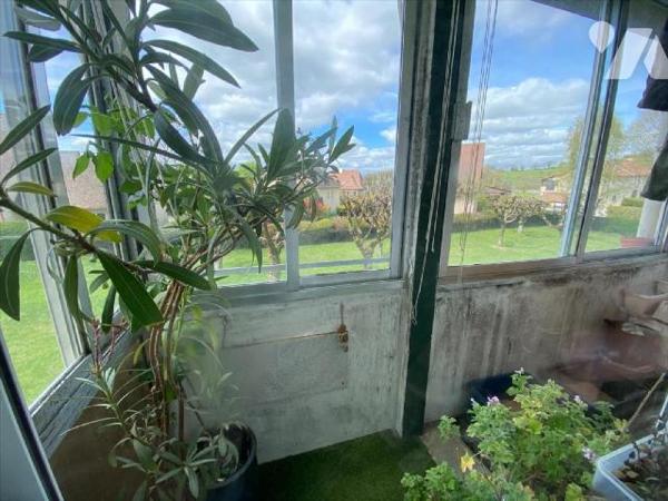 AURILLAC, appartement à vendre avec locataire en place, au 2ème étage d'une résidence en coprop...