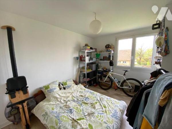 AURILLAC, appartement à vendre avec locataire en place, au 2ème étage d'une résidence en coprop...