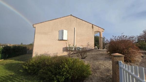 Maison à vendre 5 pièces BELVEZE DU RAZES (11) 132m2, 3 chambres sur terrain 11285m2