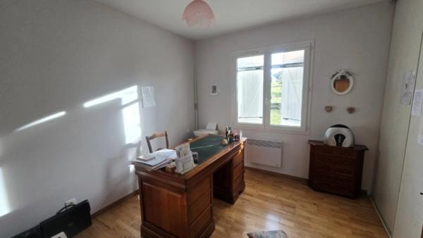 Maison à vendre 5 pièces BELVEZE DU RAZES (11) 132m2, 3 chambres sur terrain 11285m2