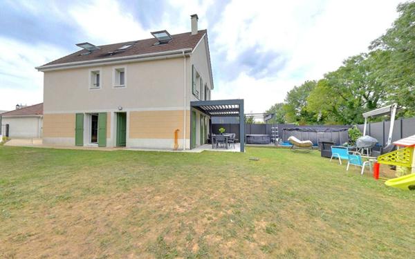 Maison à vendre    6 pièces •  Roissy-en-Brie