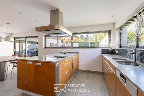 Maison contemporaine et sa piscine au coeur du Rebberg