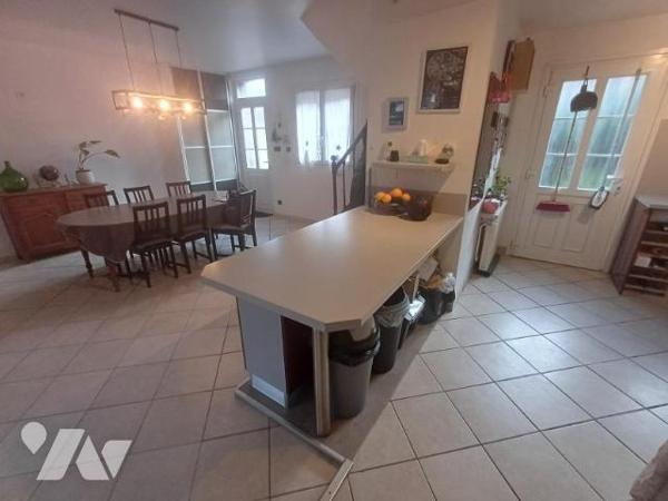 Quartier Ouest : Belle amiénoise en retrait de rue, de 119 m² avec JARDIN