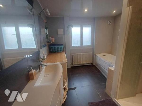 Quartier Ouest : Belle amiénoise en retrait de rue, de 119 m² avec JARDIN