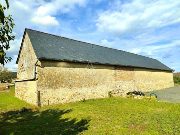 MAISON AVEC DEPENDANCES ET GRAND TERRAIN