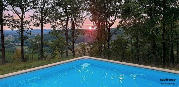 Dpt Lot et Garonne (47), à vendre FUMEL propriété en pierre P7 sur un terrain de 4ha de terrain