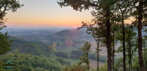 Dpt Lot et Garonne (47), à vendre FUMEL propriété en pierre P7 sur un terrain de 4ha de terrain