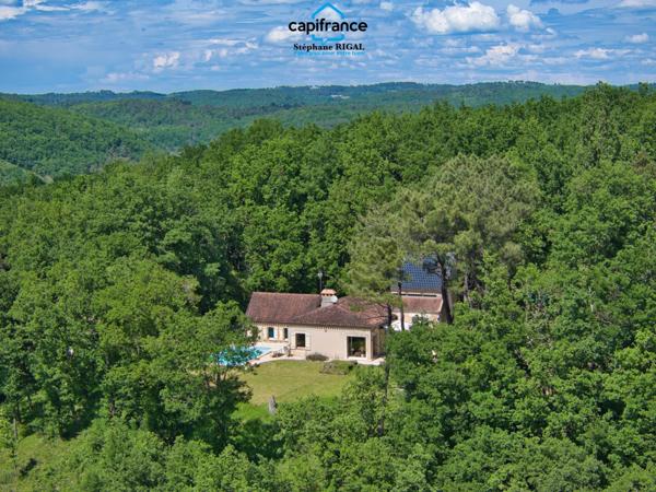 Dpt Lot et Garonne (47), à vendre FUMEL propriété en pierre P7 sur un terrain de 4ha de terrain