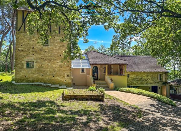 Dpt Lot et Garonne (47), à vendre FUMEL propriété en pierre P7 sur un terrain de 4ha de terrain