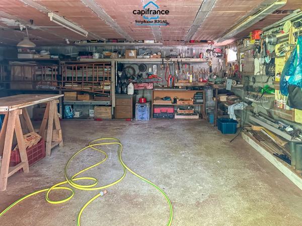 Dpt Lot et Garonne (47), à vendre FUMEL propriété en pierre P7 sur un terrain de 4ha de terrain