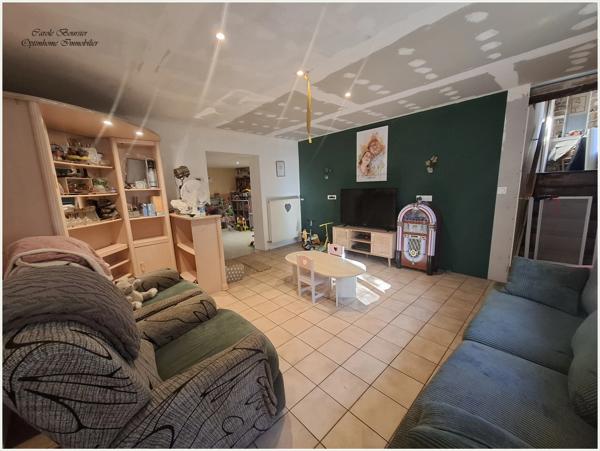 Maison d’environ 200 m² habitables avec dépendances – Aroffe